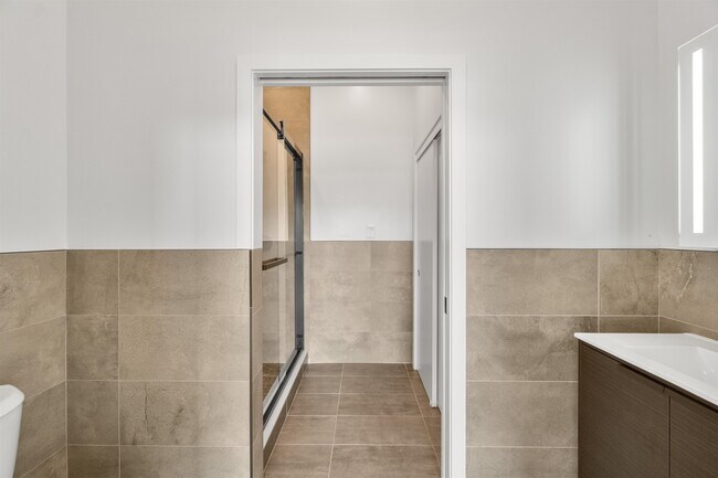 Building Photo - 952 Broadway