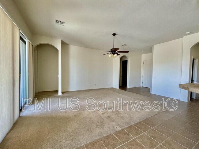 Building Photo - 2928 Esmerelda Dr