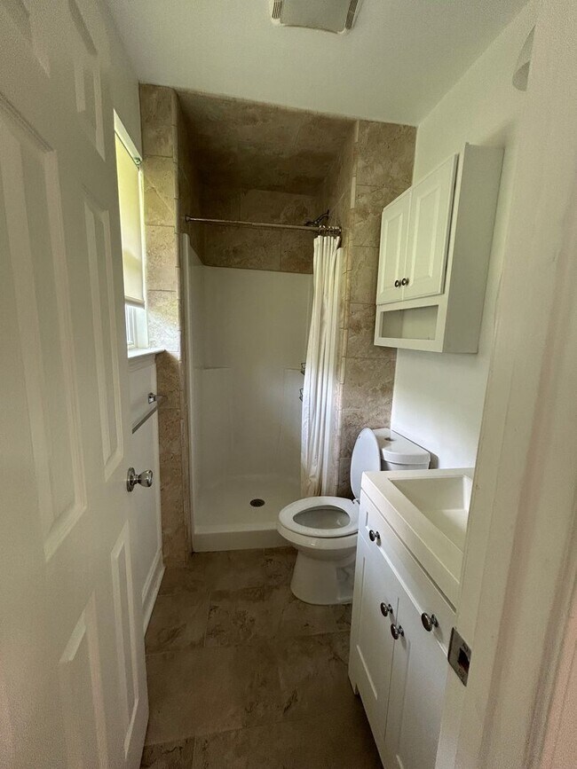 Building Photo - 2080 Jerlyn Dr