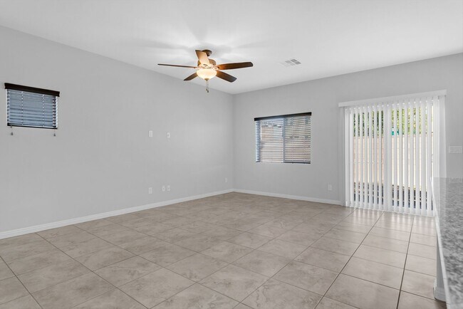 Building Photo - Great Southwest Home