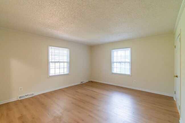 Building Photo - Well maintained ranch home in Charlotte!