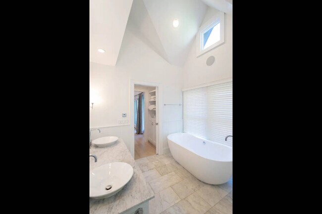 Building Photo - 500 Water Mill Towd Rd