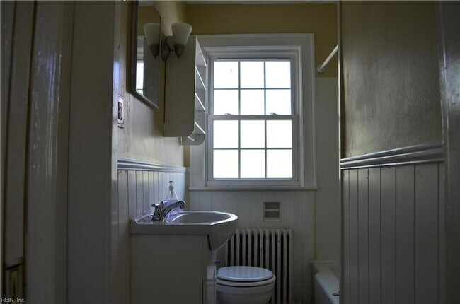 Building Photo - 5905 Hampton Blvd