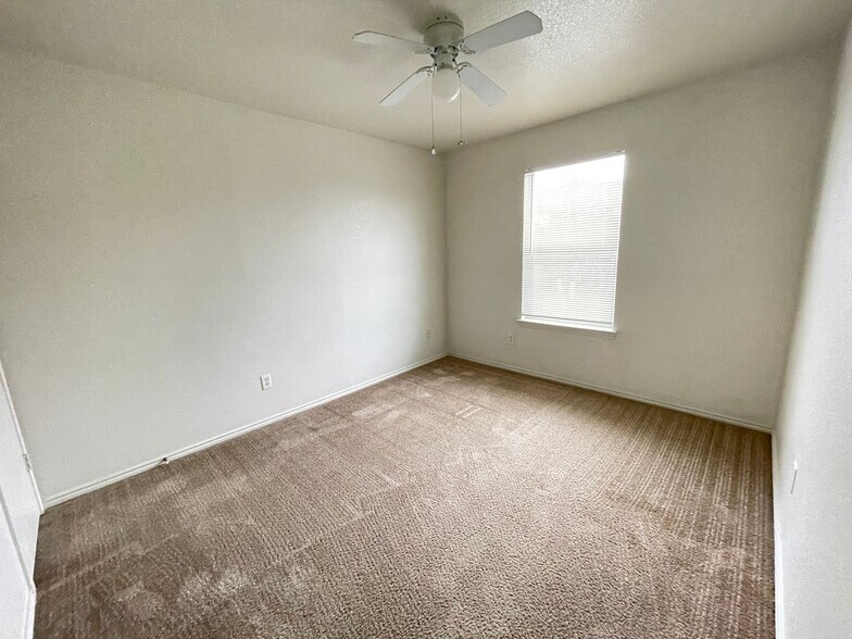 Building Photo - 5706 Redstone Dr