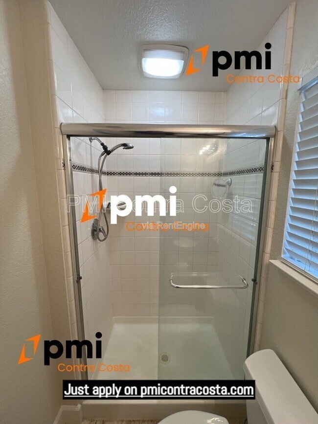 Building Photo - 194 Cynthia Dr