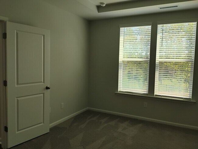 Building Photo - Ovation @ Sweetbrier