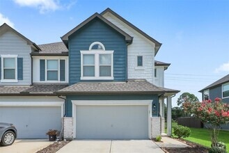 Building Photo - 7325 Hinsdale Dr