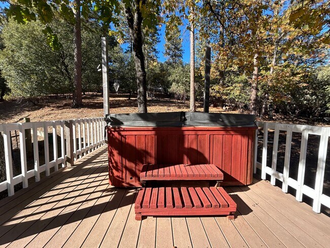Building Photo - Welcome to Crystal Falls