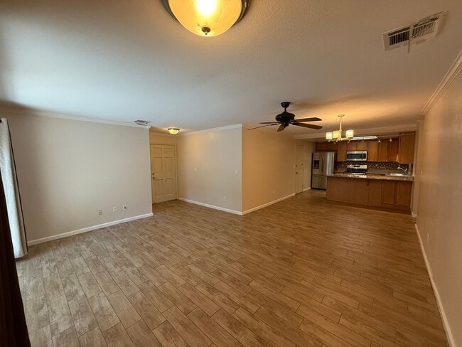 Building Photo - Single story 3 bedroom with attached Garage!
