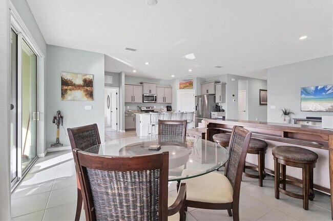 Building Photo - 5733 Silver Palm Blvd