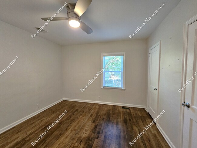 Building Photo - 561 Allendale Dr