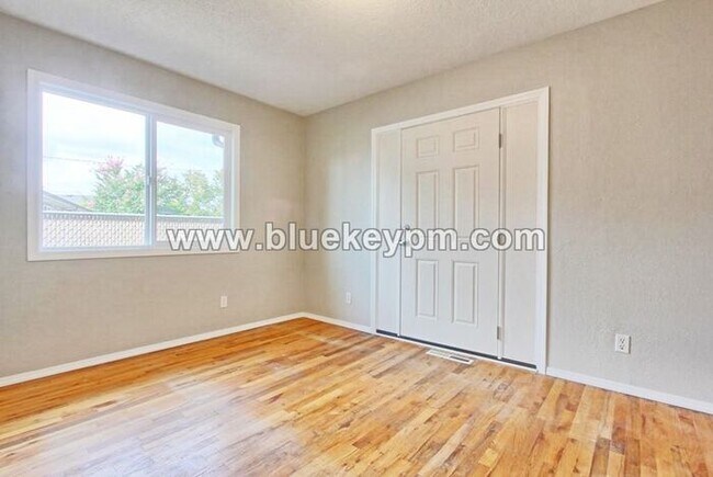 Building Photo - 1130 NE 178th Ave