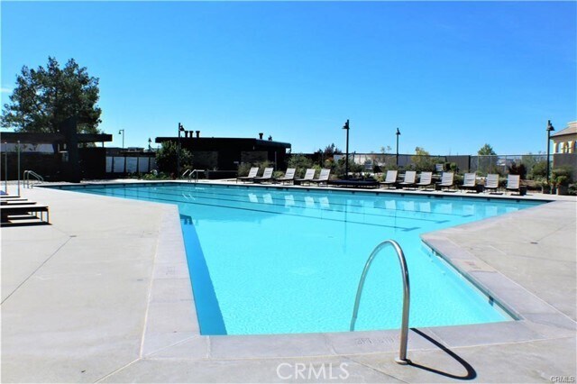 Building Photo - 140 Paramount