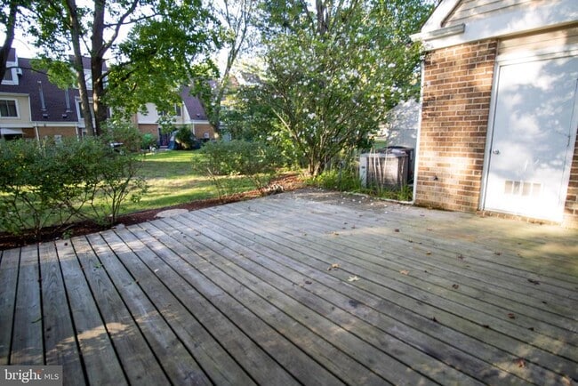 Building Photo - 1127 Thackary Ct