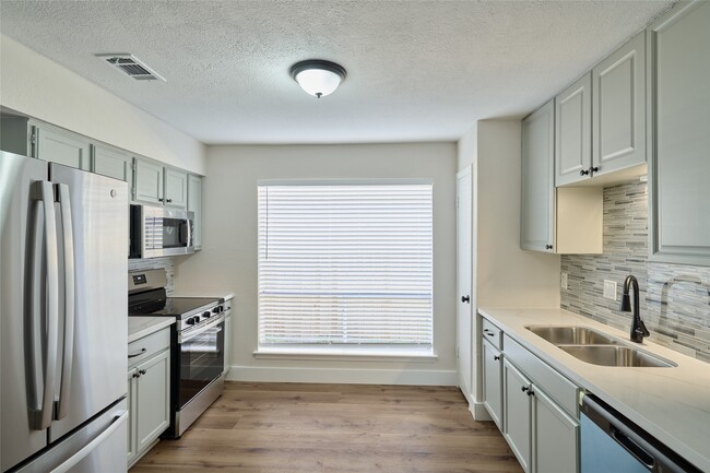 Building Photo - 6527 Zapata Dr