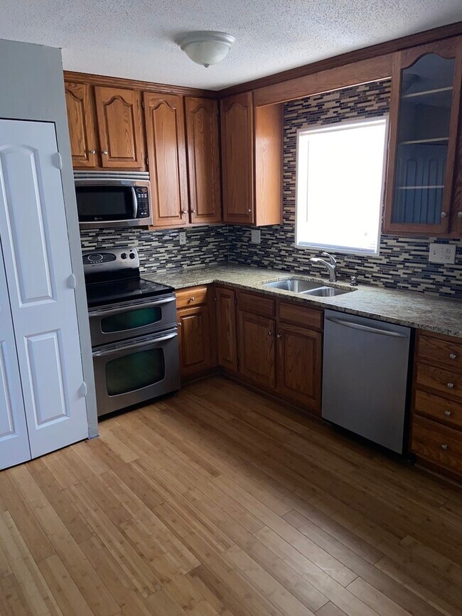 Building Photo - 3072 Queenstown Rd Trussville, AL
