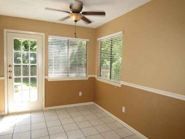 Building Photo - 7001 Winedale Dr