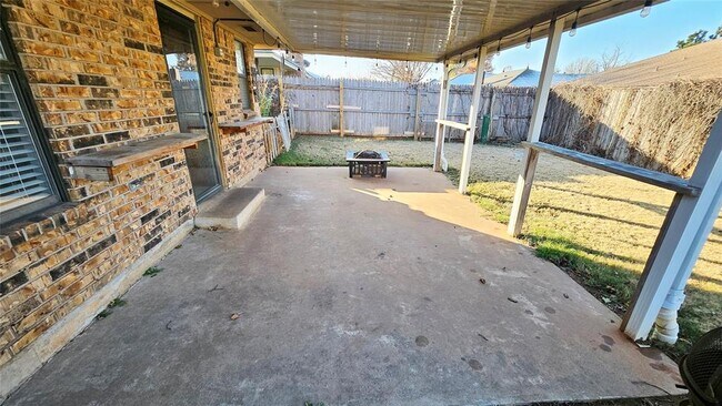 Building Photo - 9005 Tracy Dr