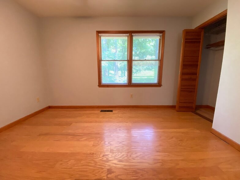 Primary Photo - 371 Umstead Dr