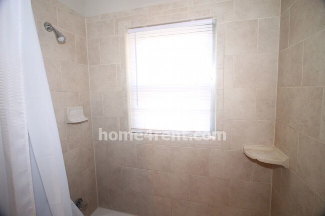 Building Photo - 2224 W 79th St