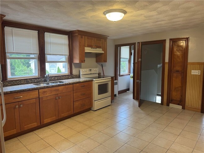 Building Photo - 83 Farnum Pike