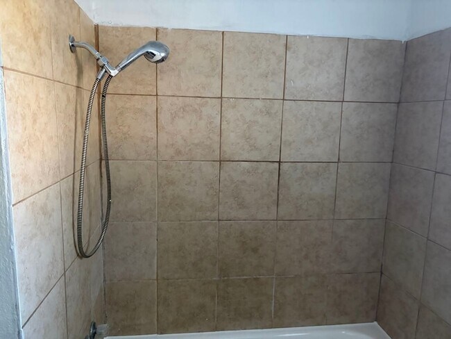 Building Photo - 5782 Belcrest St