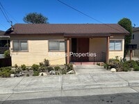 Building Photo - Great three bedroom unit in Monterey