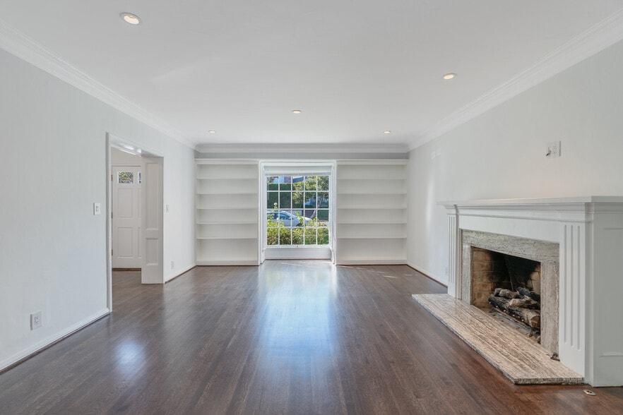 Building Photo - 1604 Pandora Ave