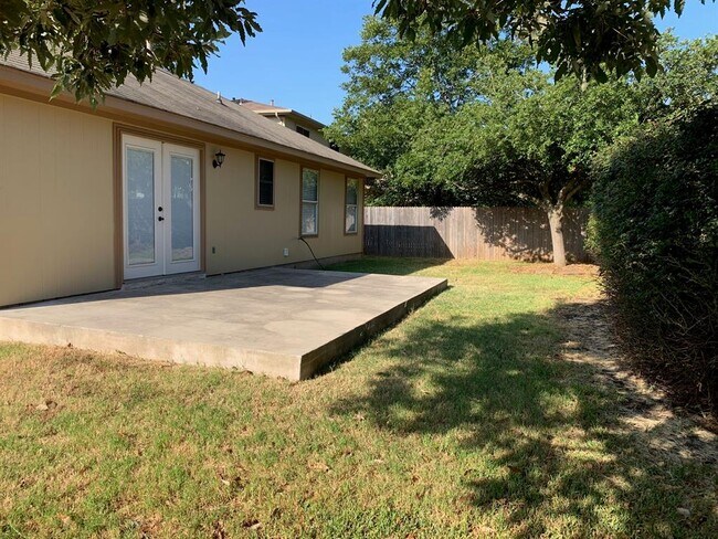 Building Photo - 305 Presidio Dr