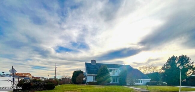 Building Photo - 16 Corlies Ave