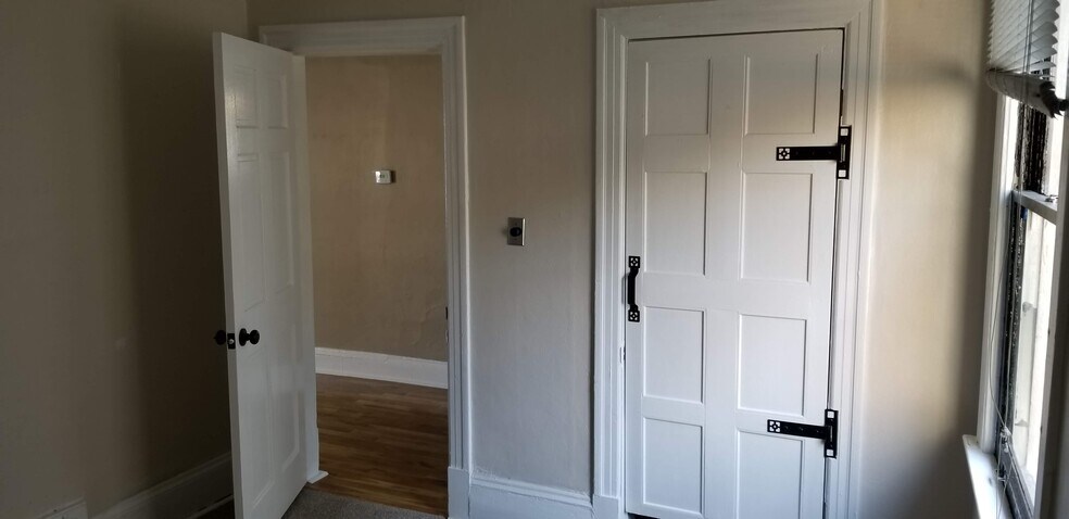 Building Photo - 1919 E Thomas St