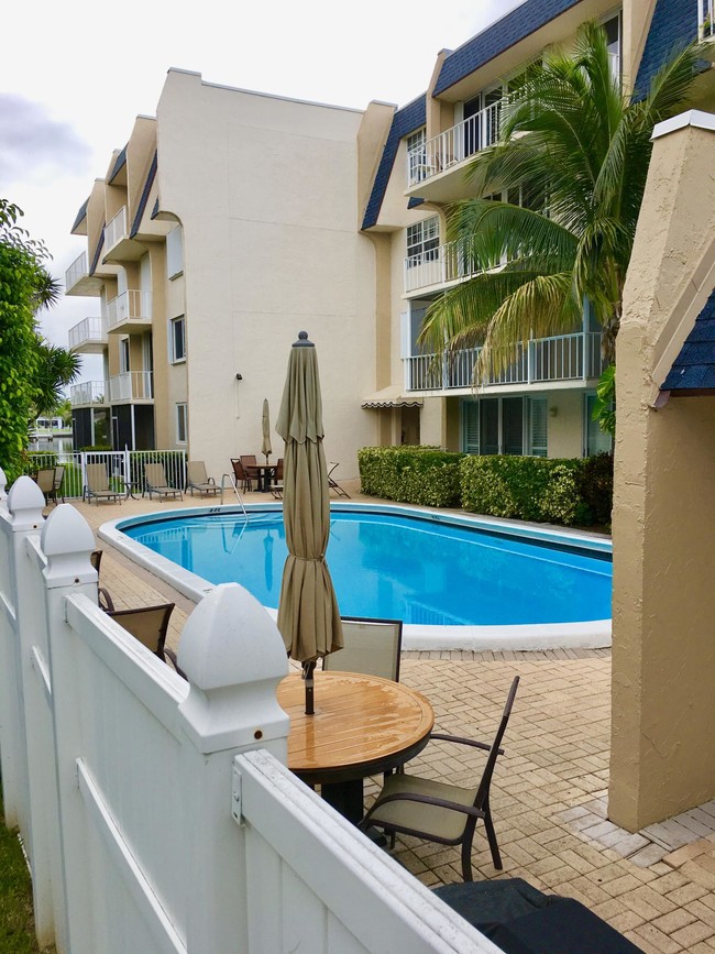 Building Photo - 3575 S Ocean Blvd