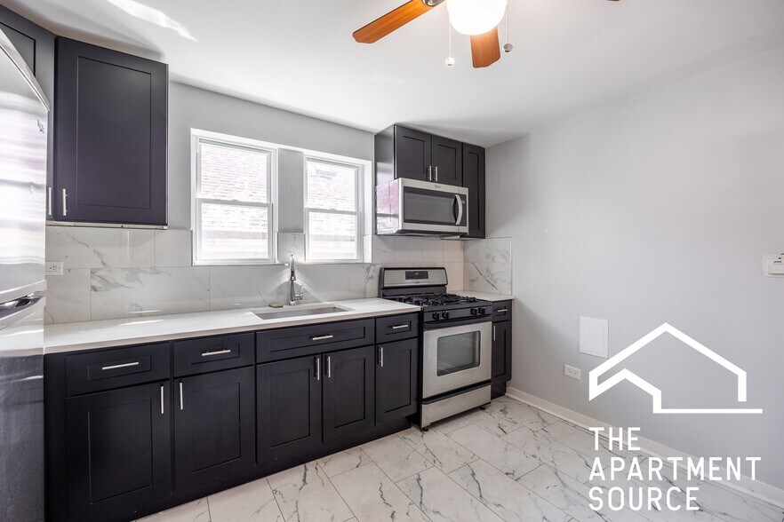 Building Photo - 5128 W Henderson St