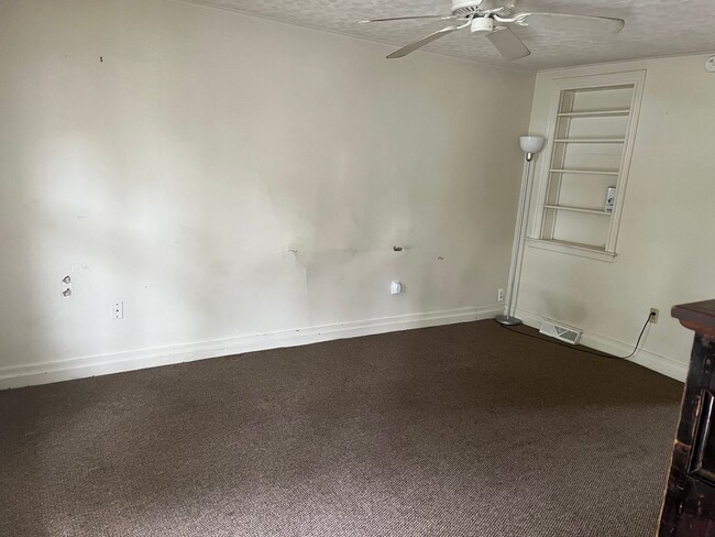 Building Photo - 2-3 Bedroom, 1 Bathroom Detached House in Shippensburg