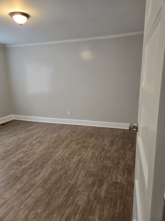 Building Photo - 4 Bedroom; 2 Bath home with Central Heatin...
