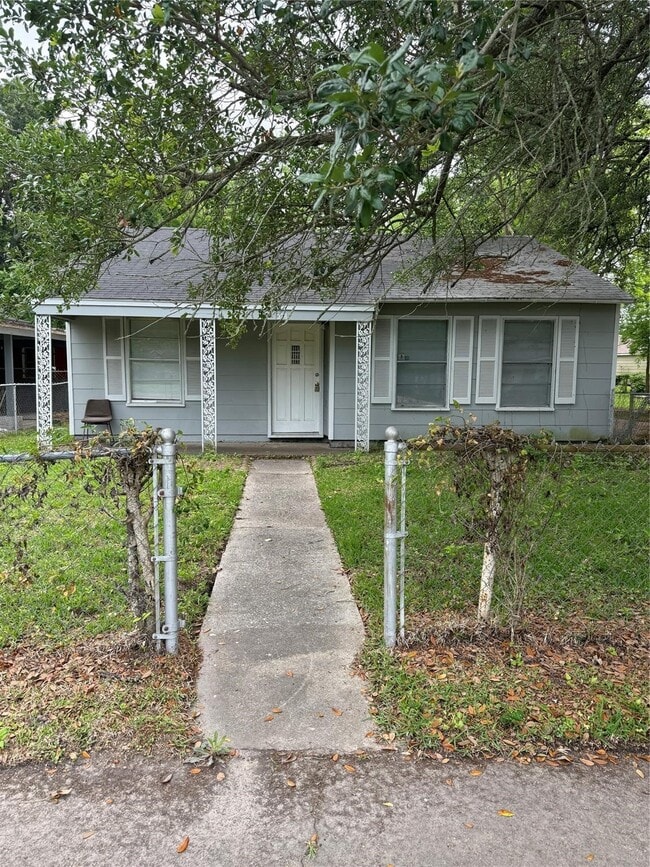 Building Photo - 328 Garland Ave