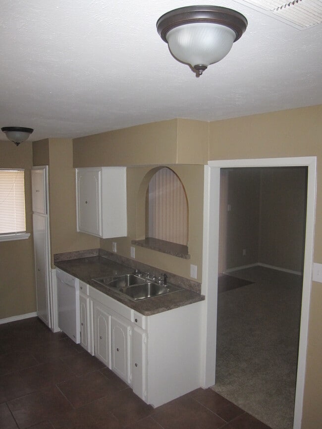 Building Photo - 2805 W Ferndale Ln