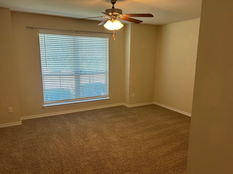 Building Photo - 2006 Deer Field Way