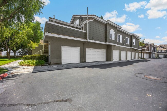 Building Photo - 16540 Graystone Dr. #126