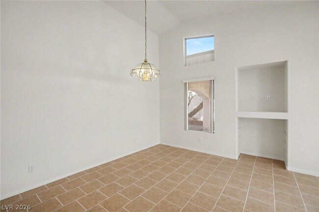 Building Photo - 2054 Cardigan Ave