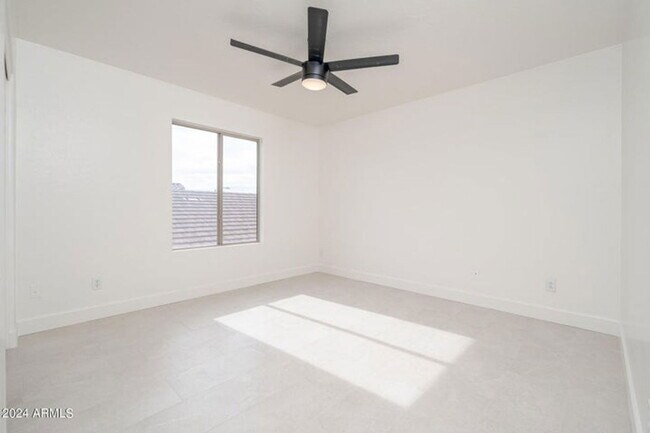 Building Photo - 26515 N 67th Dr