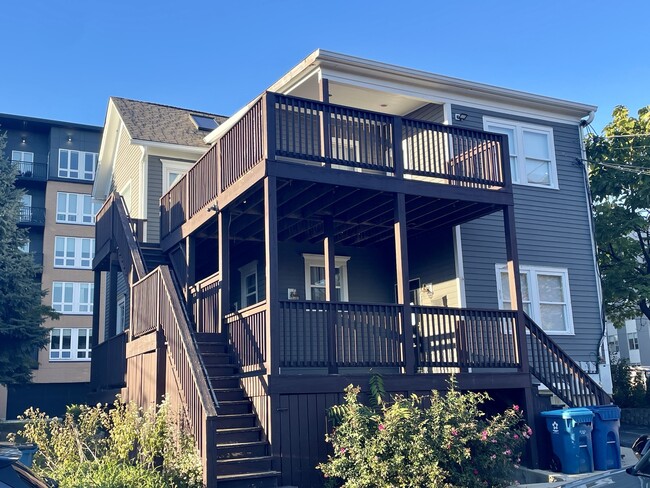 Building Photo - 943 Maple Ave