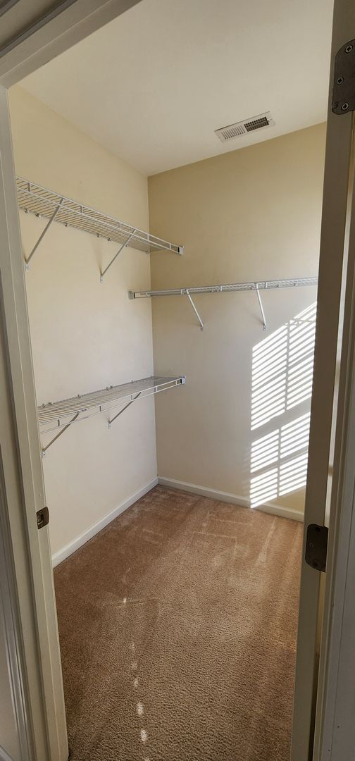 Building Photo - Great condo near Hanes Mall area, Clemmons and I40