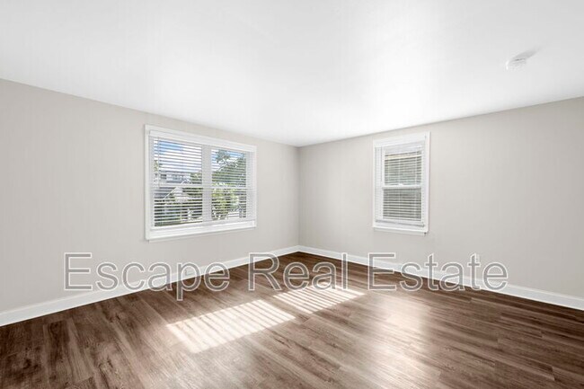 Building Photo - 5834 Victoria Ave