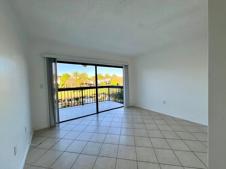 Building Photo - 10315 NW 9th Street Cir