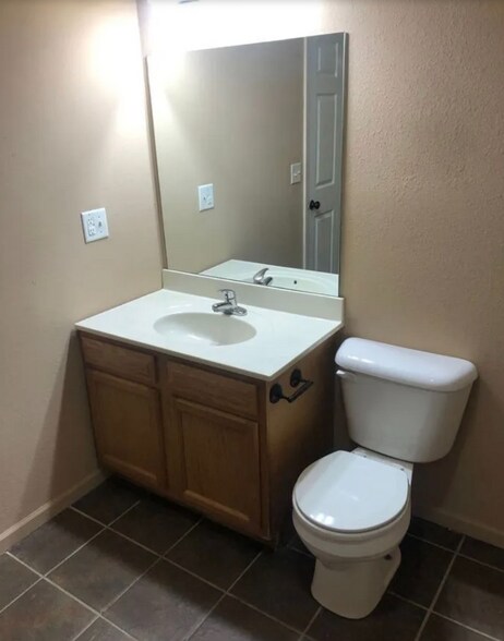 Building Photo - 16565 Hunters Ridge Ln
