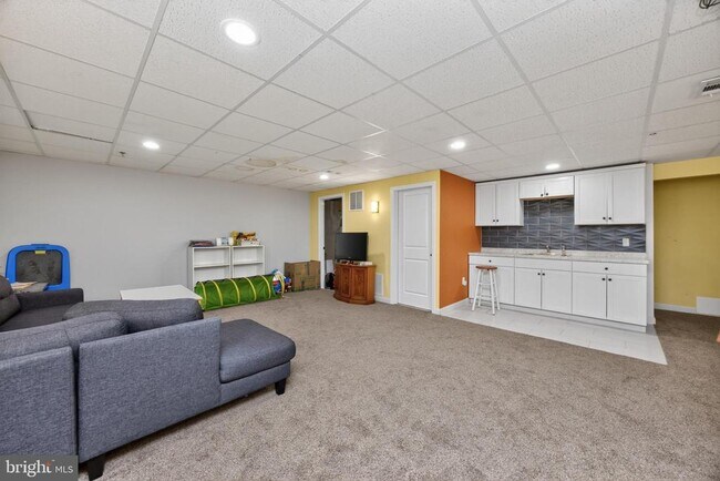 Building Photo - 271 Fairfield Cir W