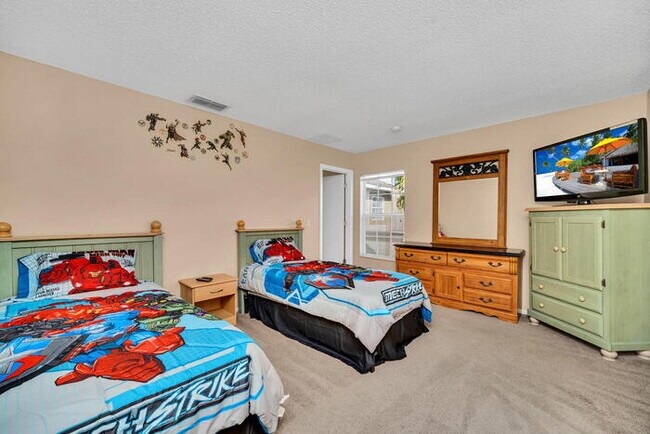 Building Photo - Partially Furnished 6 bedroom/5 Bath home