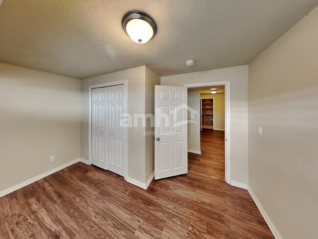 Building Photo - 156 W Rory Ln