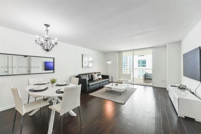 Building Photo - 1200 Brickell Bay Dr